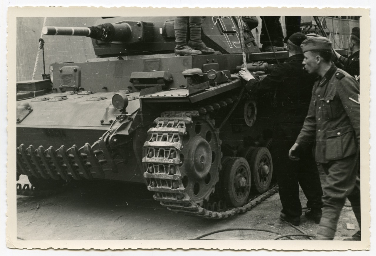 Pz.Kpfw. III Ausf.G 5cm (Fgst.Nr.65214) DAK Pz.Rgt.5 #133 {002}{a} Unloading from a ship in Tripoli, Libya, March 1941.jpg